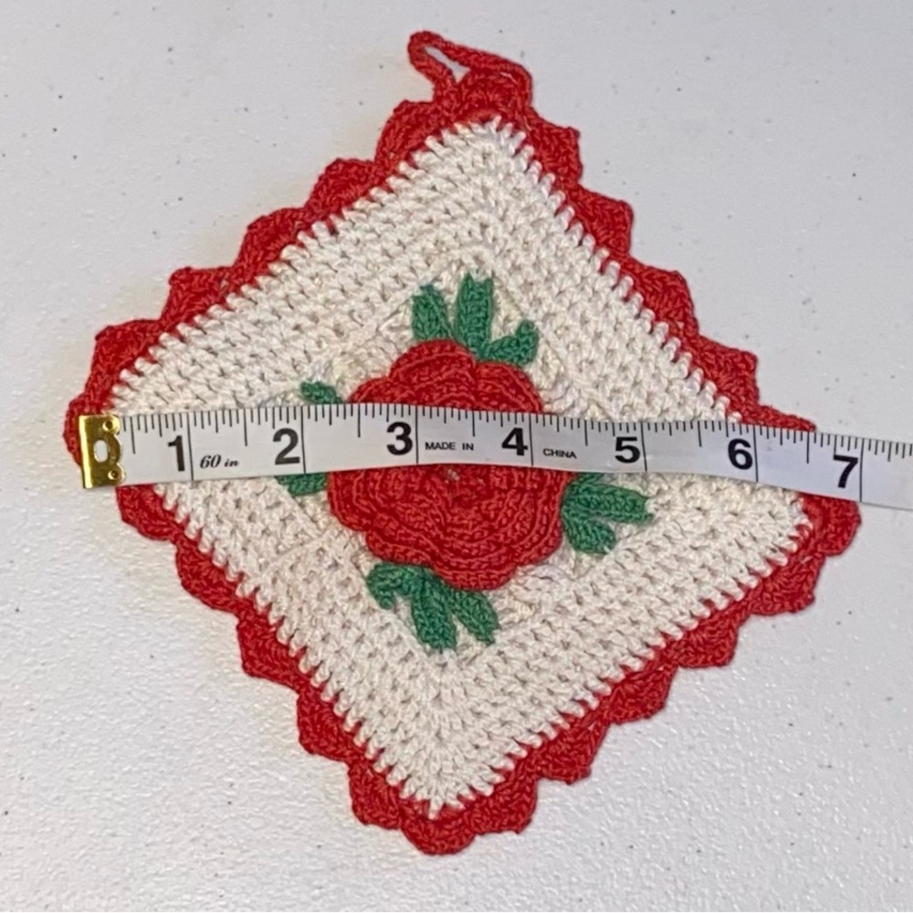 Vintage 1950s Crochet 4-Piece Doily Set in Red and White - Picture 7 of 16